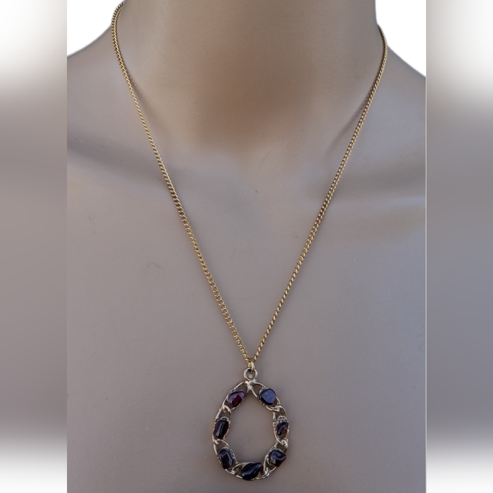 Vintage Gold Tone Garnet Chip Open Teardrop Pendant Necklace Boho